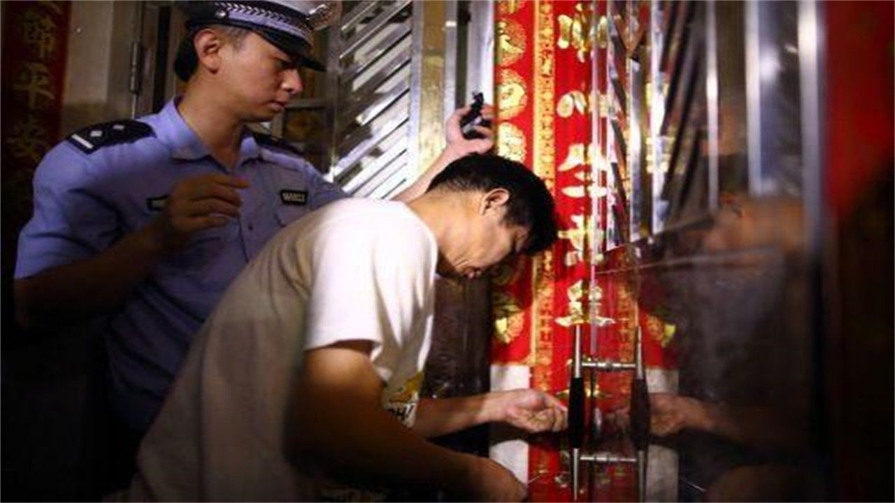 兰州请开锁师傅开了锁后，师傅为什么一般都不进门，就算主人请也不进去？